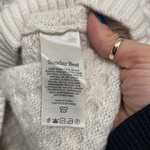 ❗️SOLD❗️Aritzia Sunday Best Peggy Sweater Size L - Picture 9 of 10